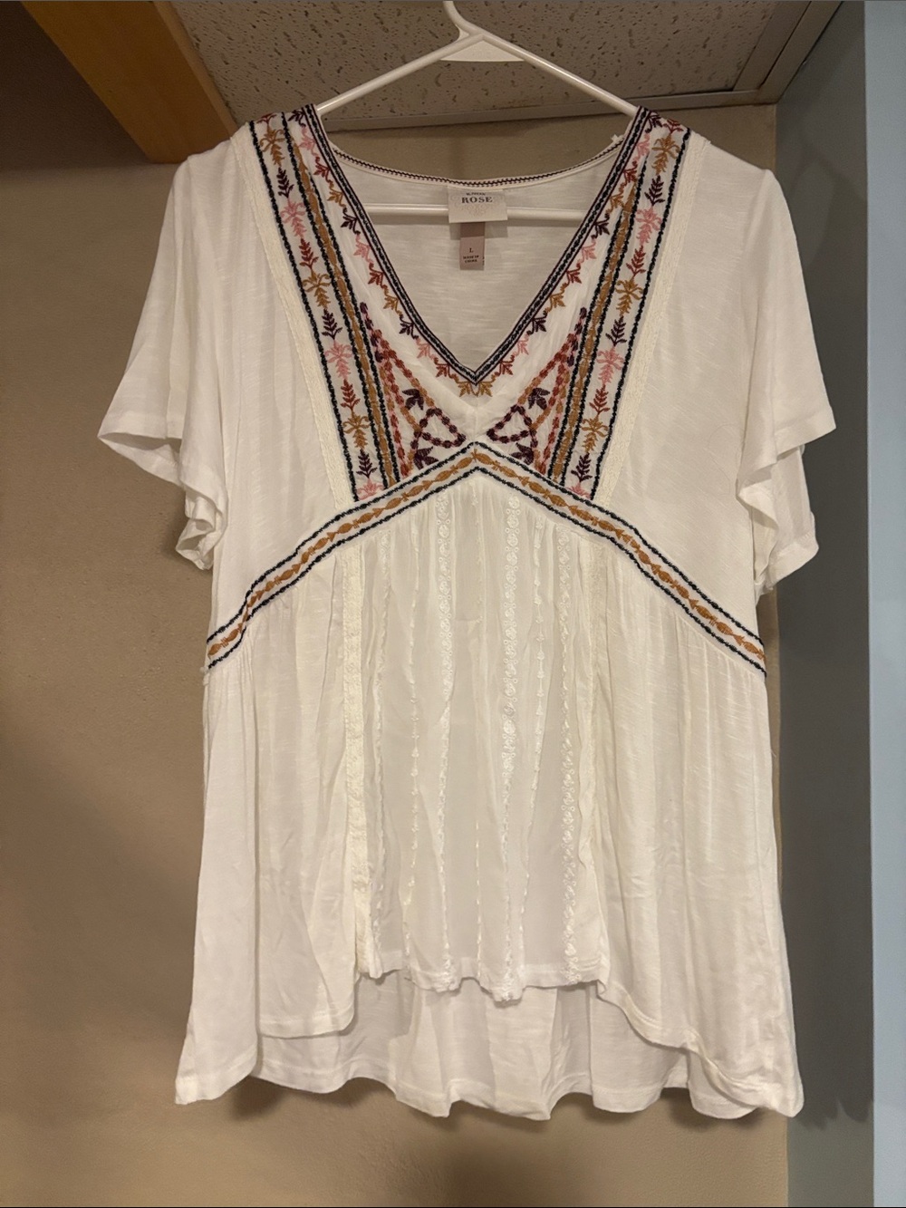 Knox Rose White V-Neck Embroidered Short Sleeve Tunic